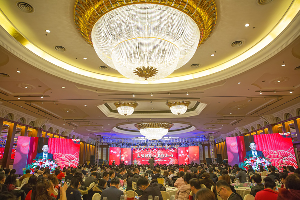 萬代股份2018年度總結(jié)表彰暨2019年度部署大會順利舉行(圖4)